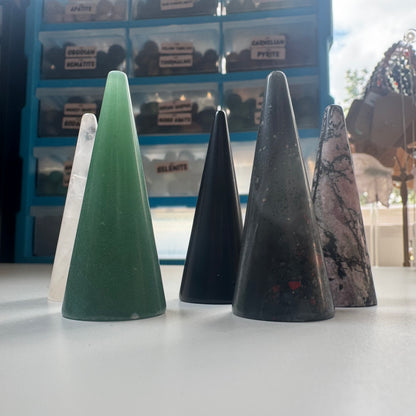 Crystal ring holder cones
